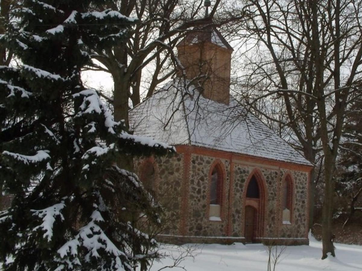 Kleine Kirche Darsikow im Winter